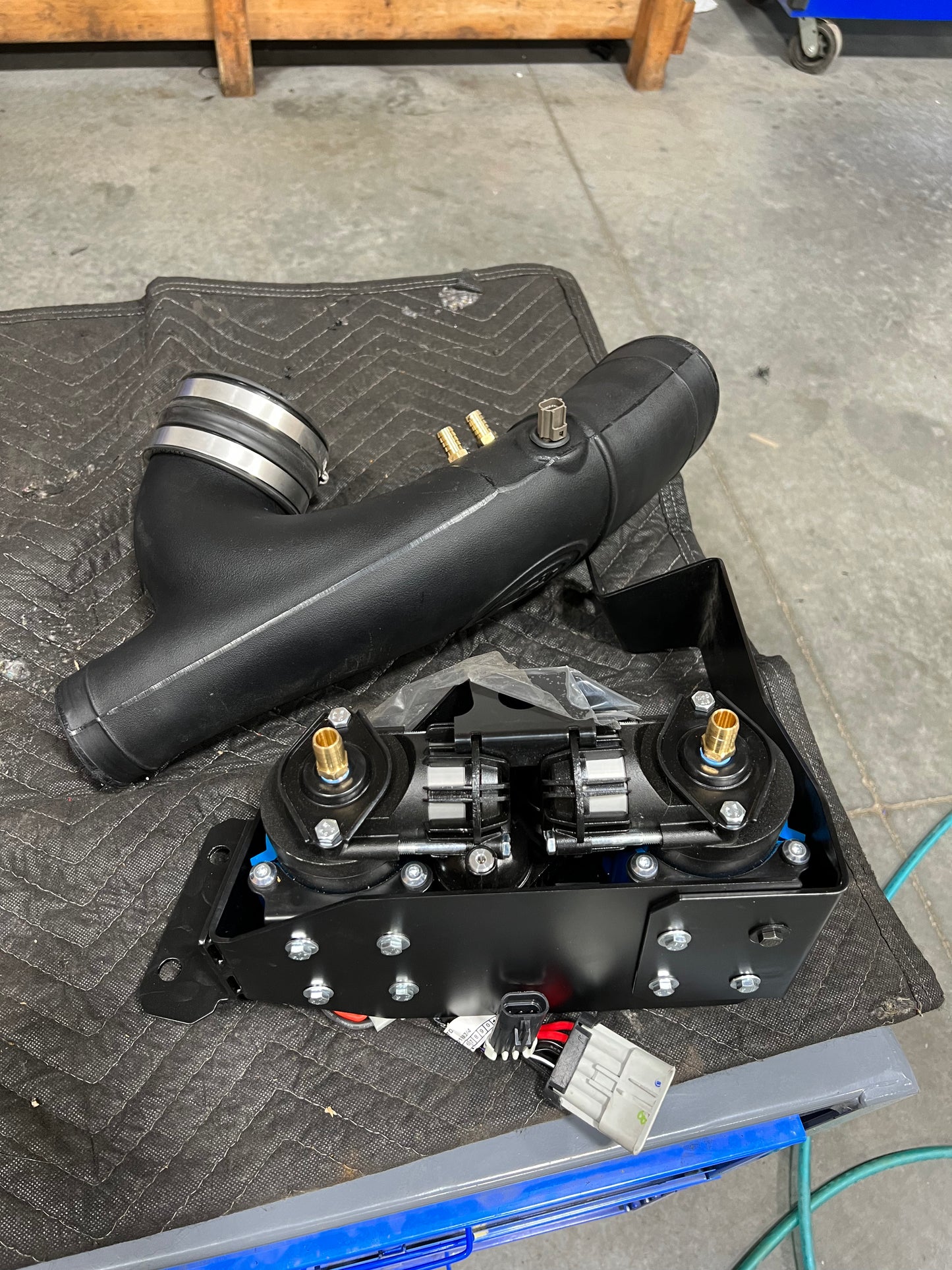 
                  
                    F150-Raptor twin air pump Mount
                  
                