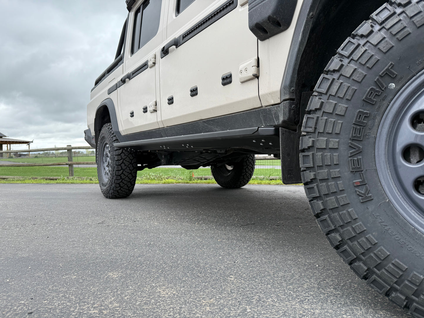 
                  
                    Hybrid Rock Slider/Step by MOD Offroad on Ineos Quatermaster
                  
                